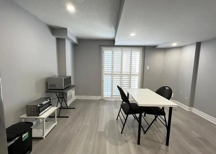 Beautiful Vacation Home Near Toronto Airport